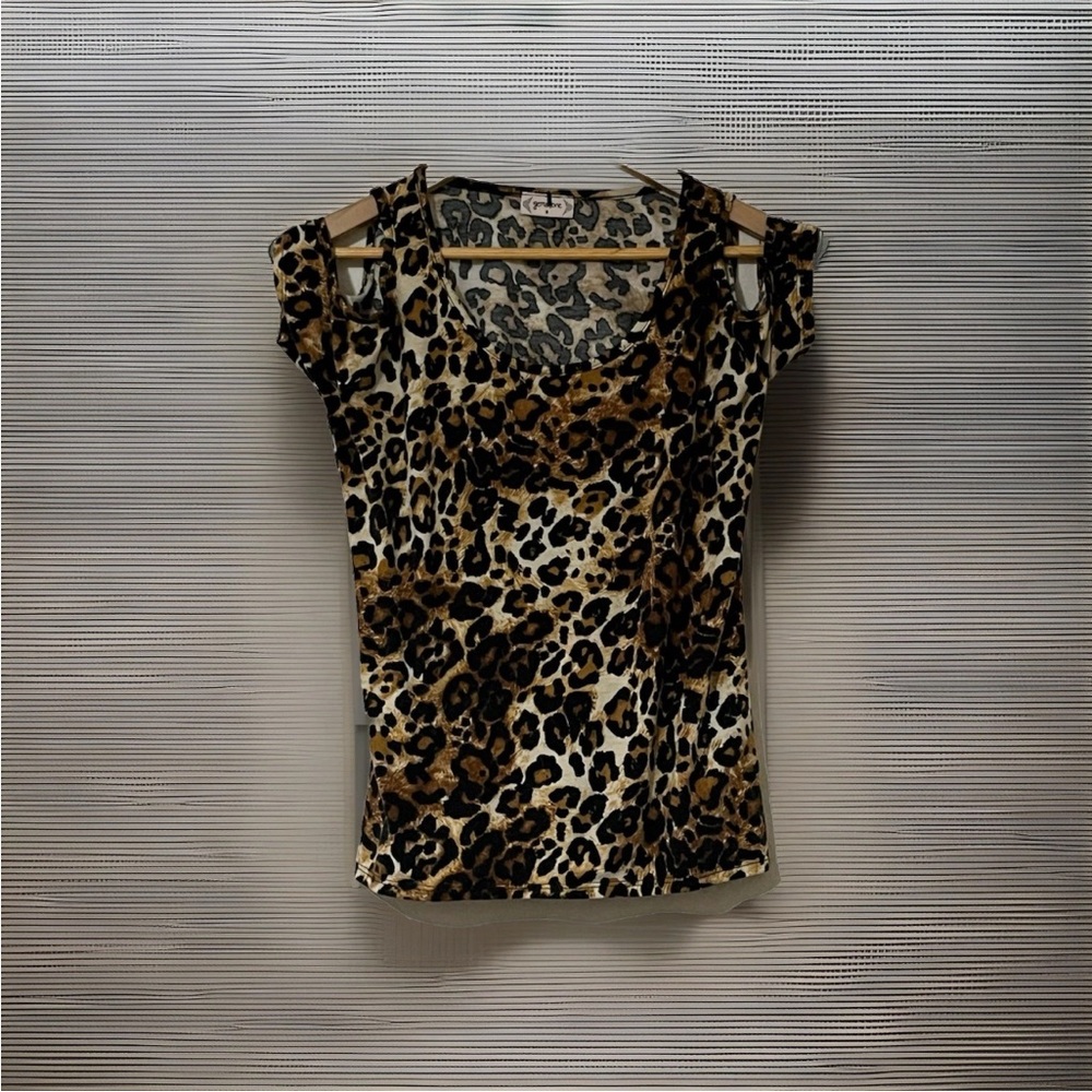 Gemstone Brand Leopard Print Cold Shoulder Shirt Women’s Small